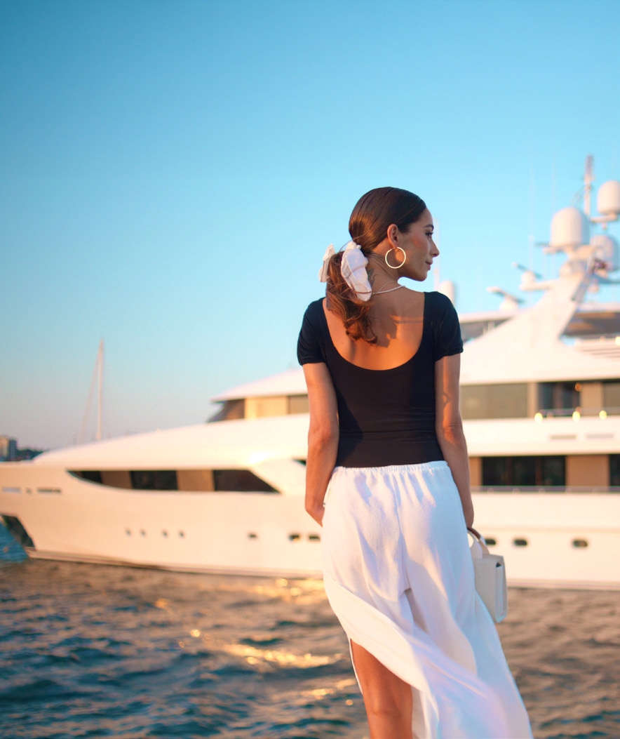 Luxury yacht lifestyle at EMAAR Mina Rashid marina Dubai - Private berths and world-class marine facilities